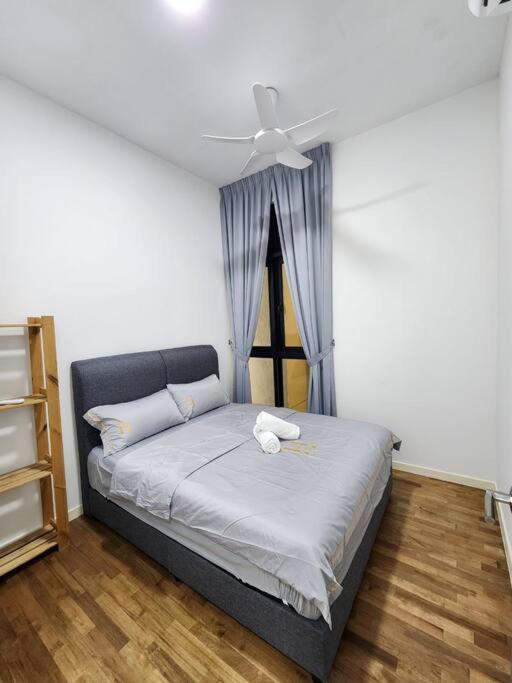 Paradigm 3 Bedrooms Above Paradigm Mall For 8 Pax By Gdragon Apartment Johor Bahru