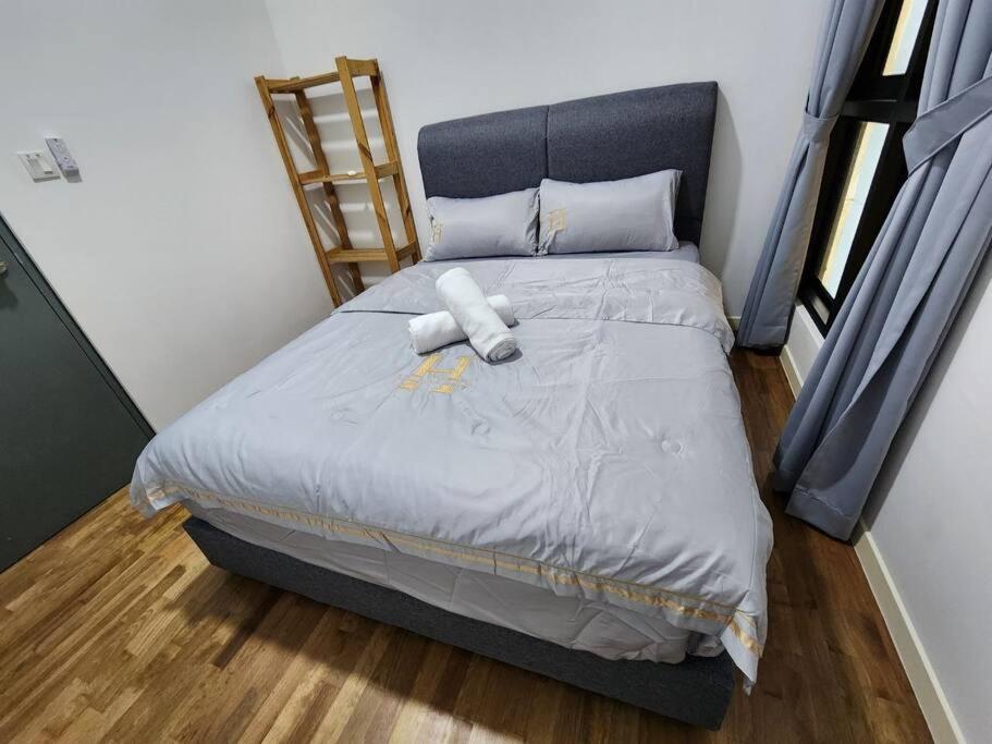 Paradigm 3 Bedrooms Above Paradigm Mall For 8 Pax By Gdragon Apartment