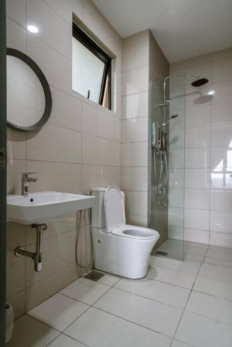 Paradigm 3 Bedrooms Above Paradigm Mall For 8 Pax By Gdragon