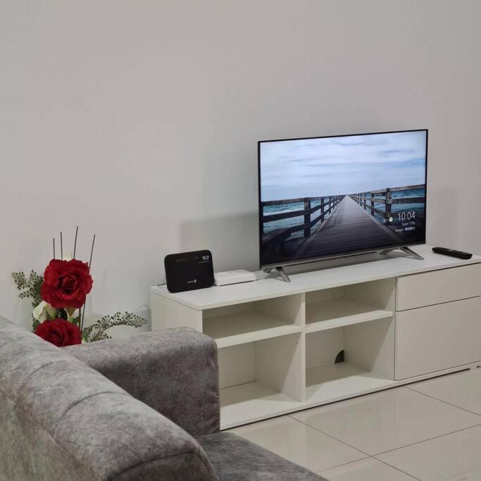 Paradigm 3 Bedrooms Above Paradigm Mall For 8 Pax By Gdragon Apartment