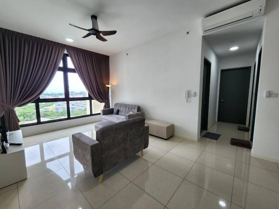 Paradigm 3 Bedrooms Above Paradigm Mall For 8 Pax By Gdragon Apartment Johor Bahru