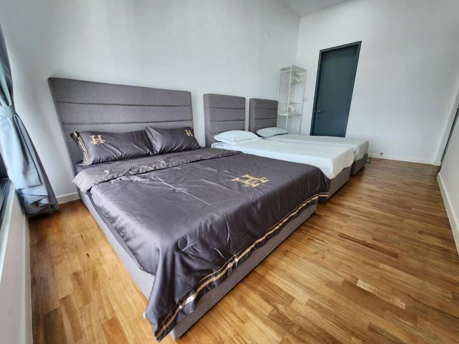 Paradigm 3 Bedrooms Above Paradigm Mall For 8 Pax By Gdragon Apartment *