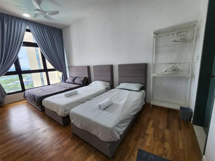 Paradigm 3 Bedrooms Above Paradigm Mall For 8 Pax By Gdragon Apartment Johor Bahru