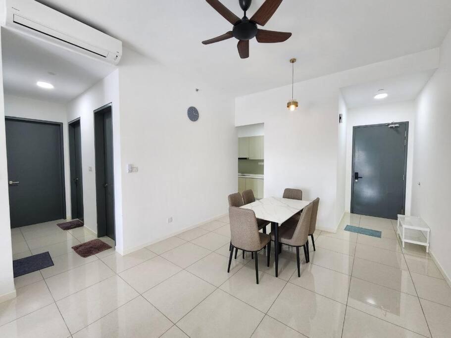 Apartment Paradigm 3 Bedrooms Above Paradigm Mall For 8 Pax By Gdragon Johor Bahru
