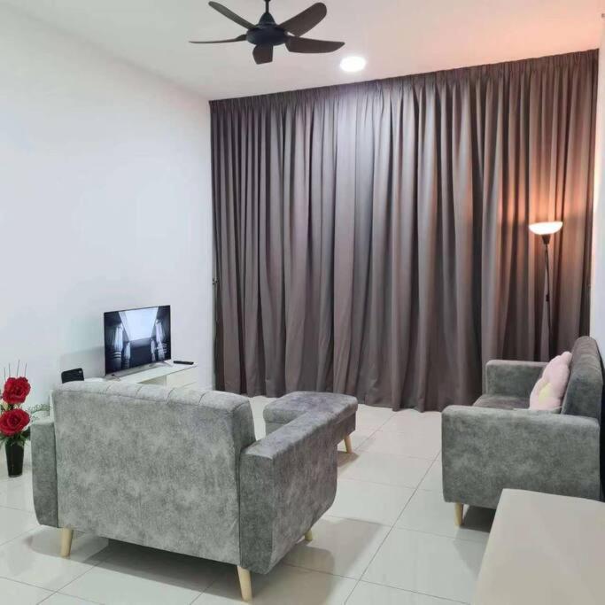 Paradigm 3 Bedrooms Above Paradigm Mall For 8 Pax By Gdragon * Johor Bahru