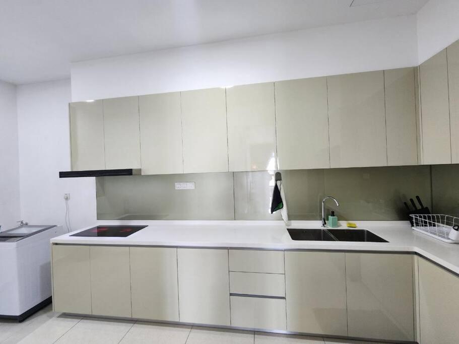 Paradigm 3 Bedrooms Above Paradigm Mall For 8 Pax By Gdragon