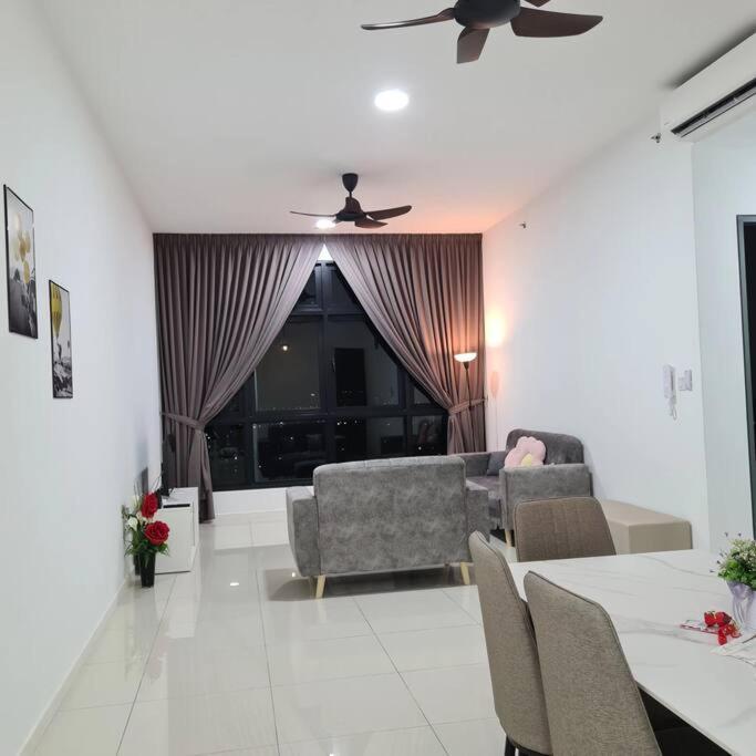 Paradigm 3 Bedrooms Above Paradigm Mall For 8 Pax By Gdragon Apartment *