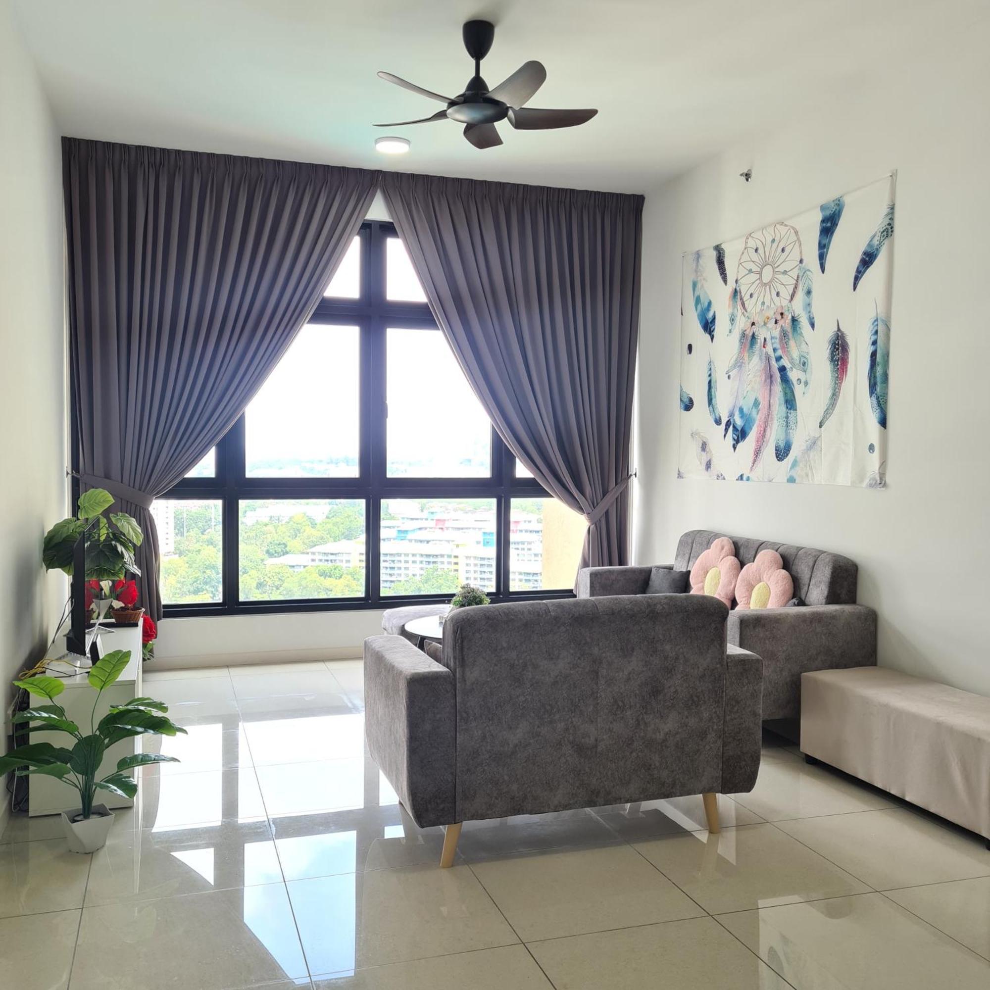 Paradigm 3 Bedrooms Above Paradigm Mall For 8 Pax By Gdragon * Johor Bahru