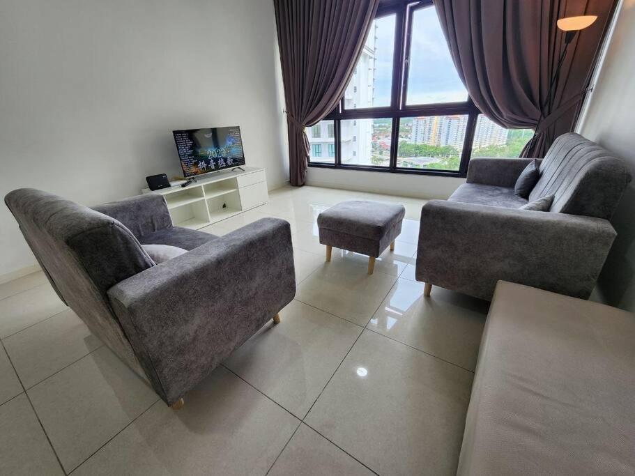 Paradigm 3 Bedrooms Above Paradigm Mall For 8 Pax By Gdragon * Johor Bahru