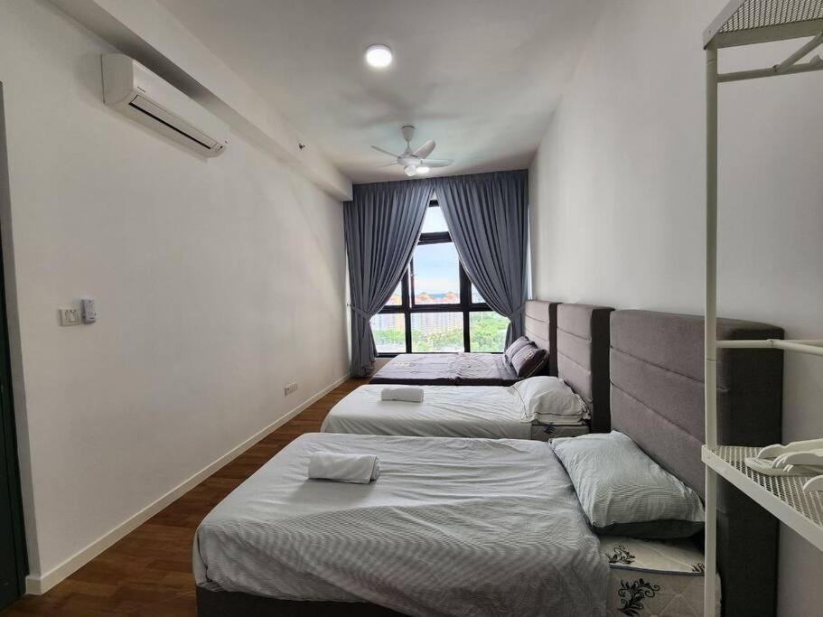 Paradigm 3 Bedrooms Above Paradigm Mall For 8 Pax By Gdragon * Johor Bahru