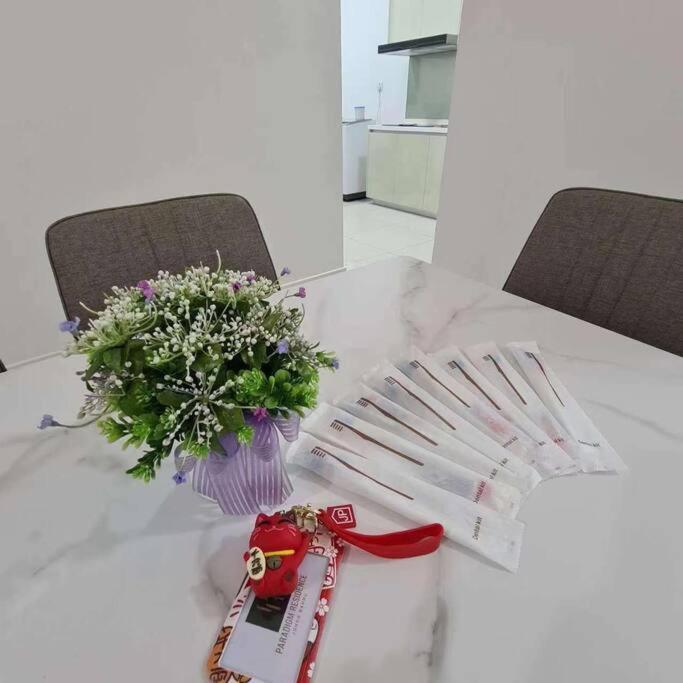 Paradigm 3 Bedrooms Above Paradigm Mall For 8 Pax By Gdragon * Johor Bahru