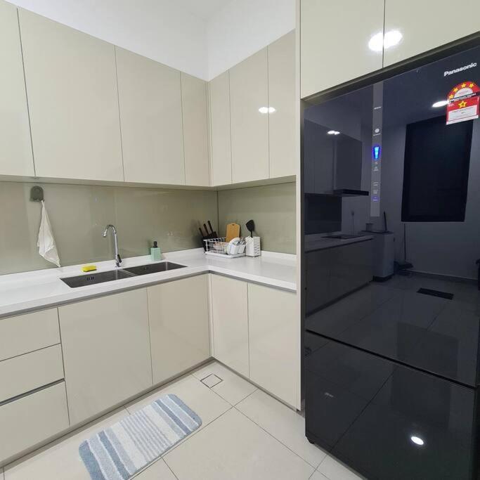 Paradigm 3 Bedrooms Above Paradigm Mall For 8 Pax By Gdragon Johor Bahru